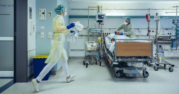 HIE-trained AI models can forecast individual COVID-19 hospitalization HIE-trained AI models can forecast individual COVID-19 hospitalization
